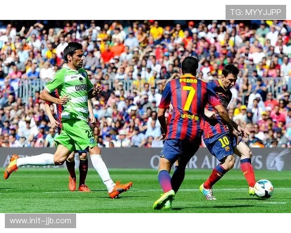 巴萨2-0送黄潜主场首败，韦加飞铲亚马尔染红